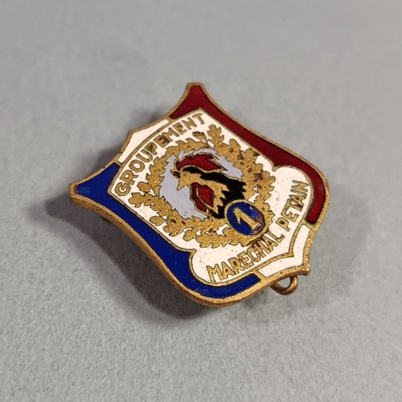 INSIGNE DES CHANTIERS DE JEUNESSE N° 1 GROUPEMENT MARECHAL PETAIN 1940 1944 GVT DE VICHY FABRICATION J. DECAT